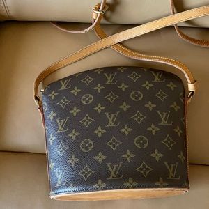 Louis Vuitton drout crossbody bag